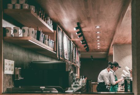 Franchise - barista in coffee shop