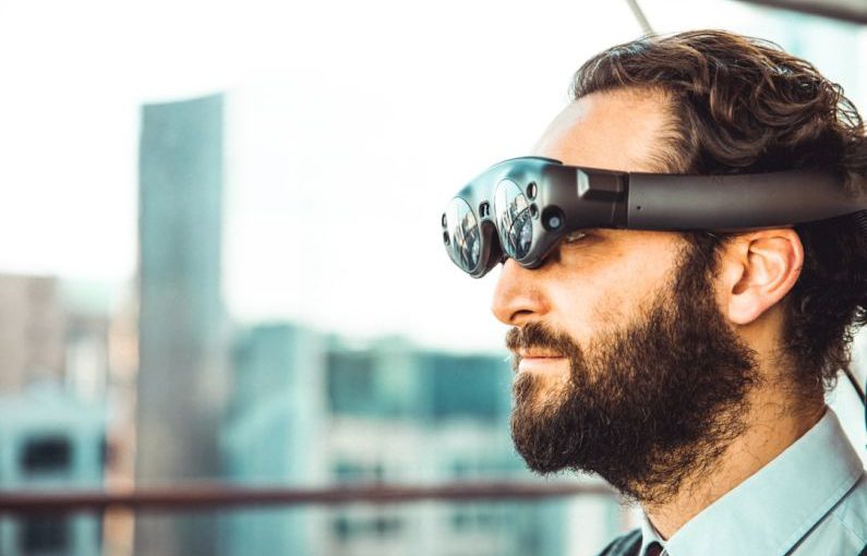 Augmented Reality - man wearing sunglasses